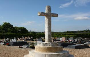 Conteville (Eure) La croix du cimetière