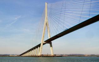 Le Pont de Normandie à 11 KM de Conteville